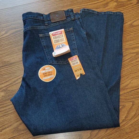 BNWT Wrangler Advanced Comfort Relaxed Fit Jeans - 42x30 - Picture 1 of 6
